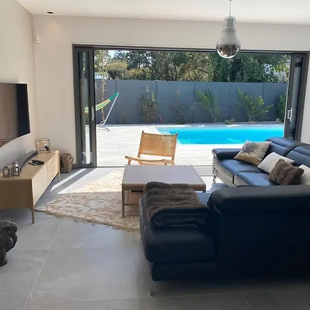 Hébergement de vacances Villa + piscine chauffée à Chiberta, plage à pieds *